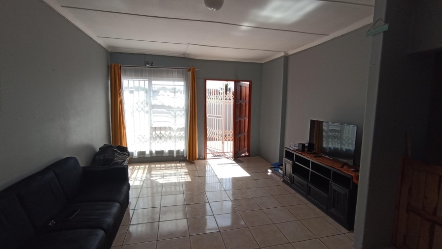 3 Bedroom Property for Sale in Louwville Western Cape